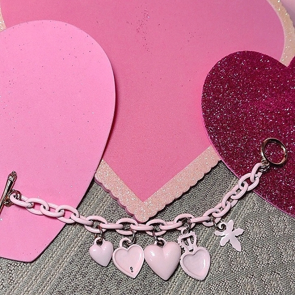 Juicy Couture 🩷Pink Heart Bracelet - Picture 3 of 14